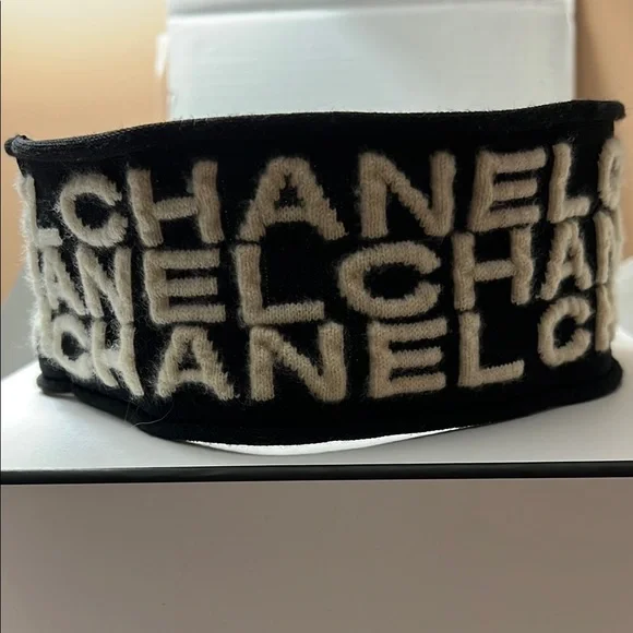 CHANEL Black and Cream Headband - Picture 3 of 17